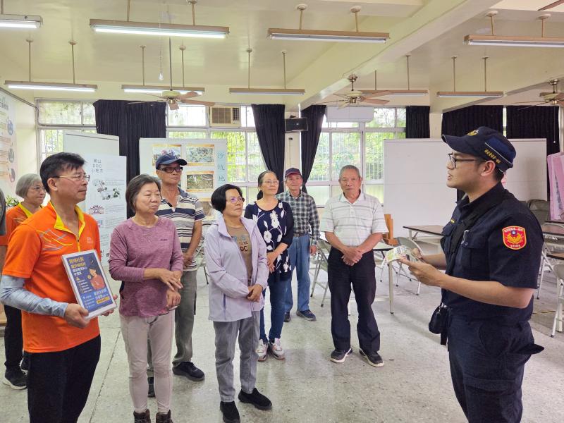 課間安排防詐及數位素養宣導,提高學員安全意識,讓數位暢遊不危險