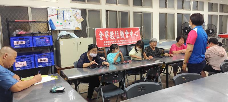 教學過程中，最迷人的風景莫過於學員之間的互動。