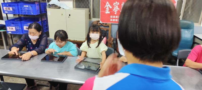 透過本次平板操作教學，我們不僅協助長輩掌握數位設備的基礎功能，更期望透過這些科技應用，讓數位生活真正在地方紮根。