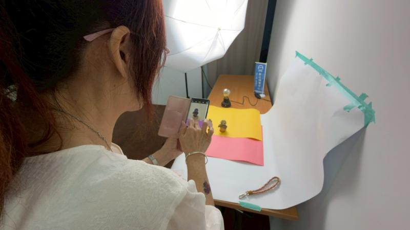 學員搭配講師資料實際操作