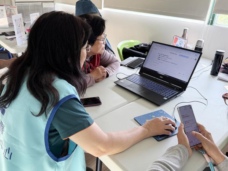 數位幫手協助輔導學員操作AI工具