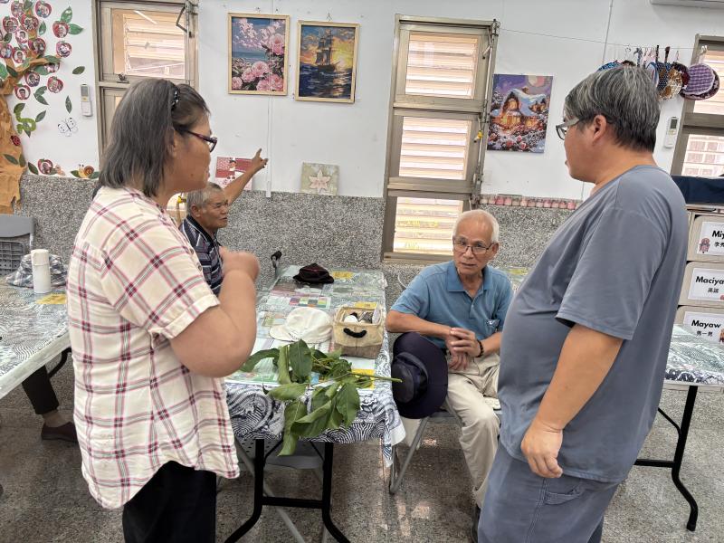 學員和老師分享野菜的好處