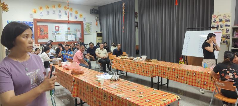 今天金寧鄉數位機會中心舉辦了一場別開生面的課程，我們帶領長輩們解鎖手機的新功能——查詢公車動態。