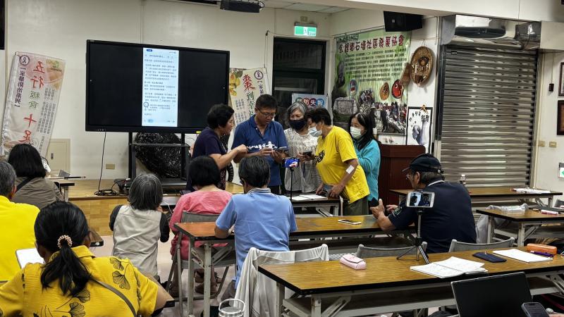 學員請教老師 圖文跑掉如何處理。