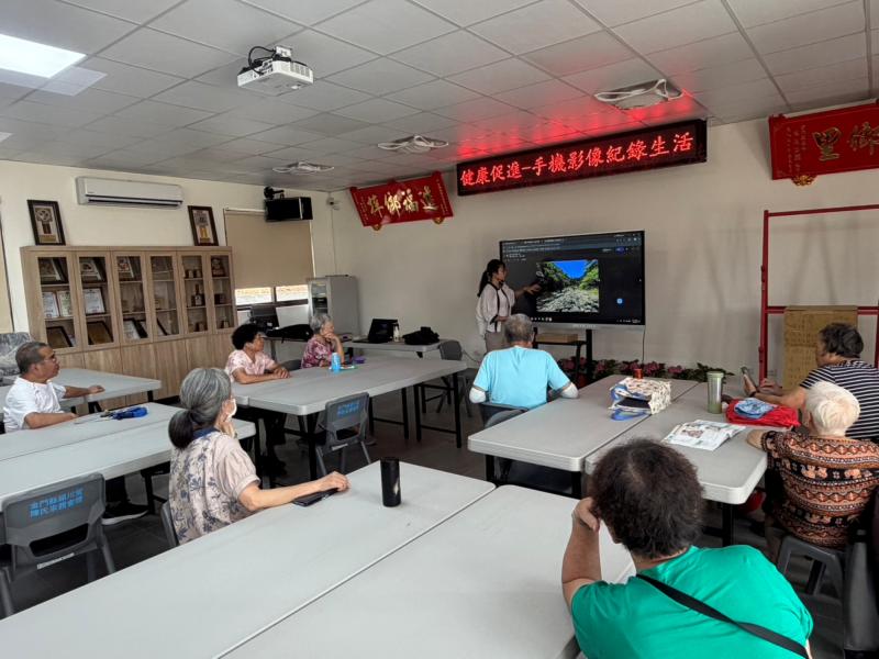 老師在分析構圖概念跟幫助學員思考如何拍攝好照片