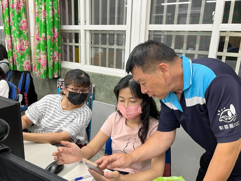 老師解決學員遇到的瓶頸。