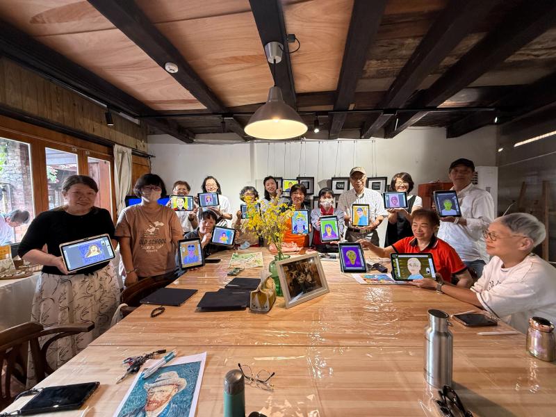 學員們完成繪圖合影