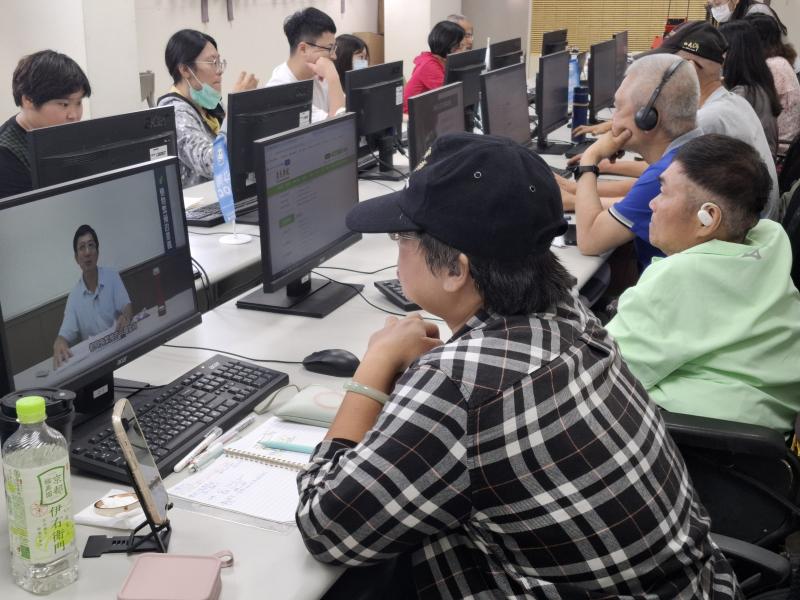 主動搜尋感興趣的課程