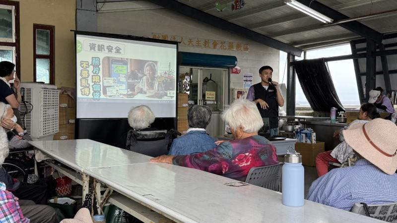 講師介紹假新聞辨識技巧