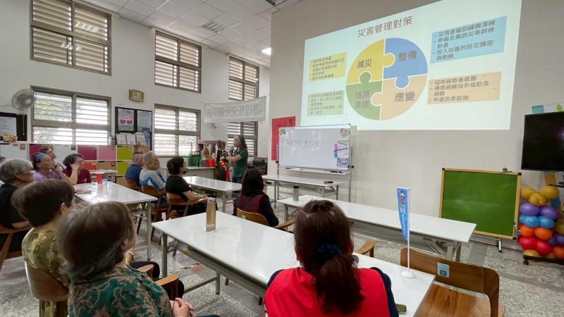 透過講師說明學員了解防災預防準備的重要性