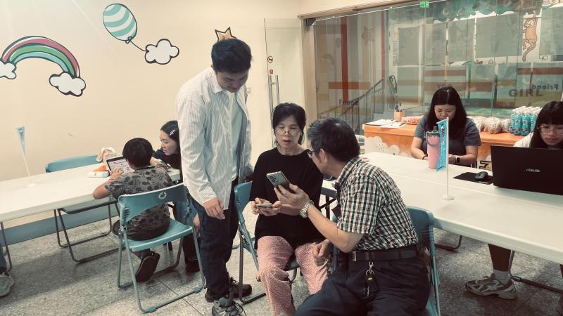 老師協助學員