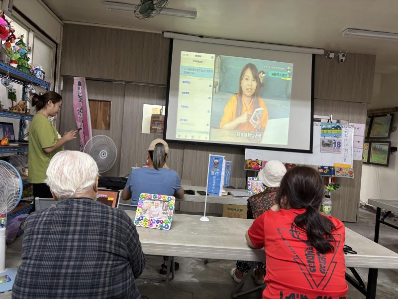 講師和學員上課情形忍是智慧家電