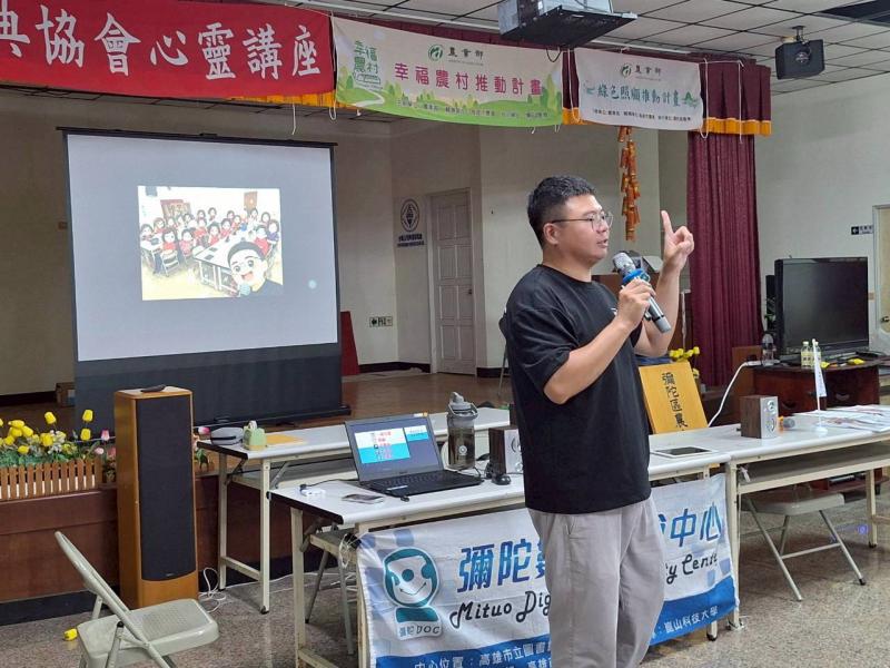 課程介紹最新詐騙資訊與防範方法，並運用AI示範生成圖，教大家安全使用網路。