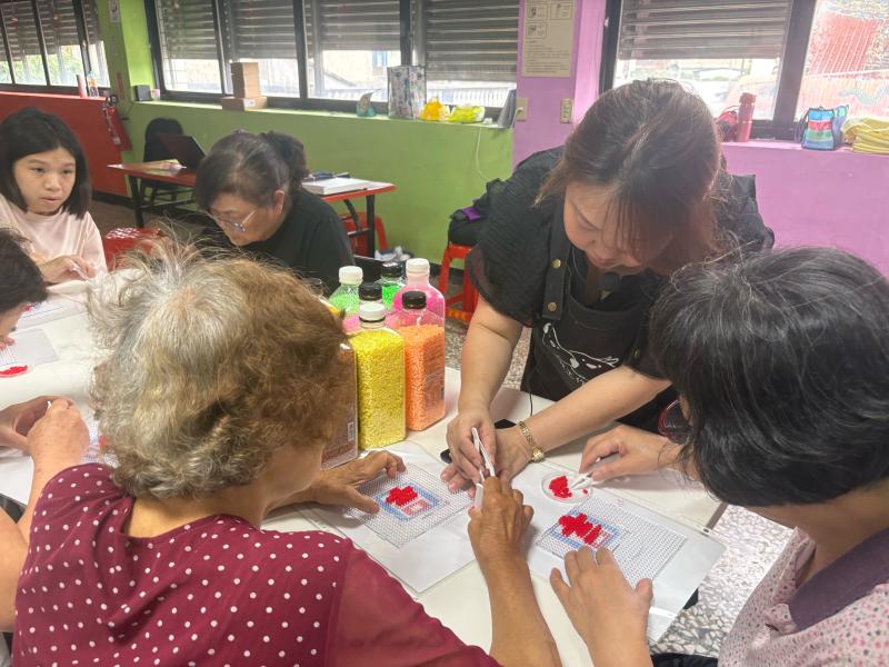 色彩拼出新世界，創意設計我最行
