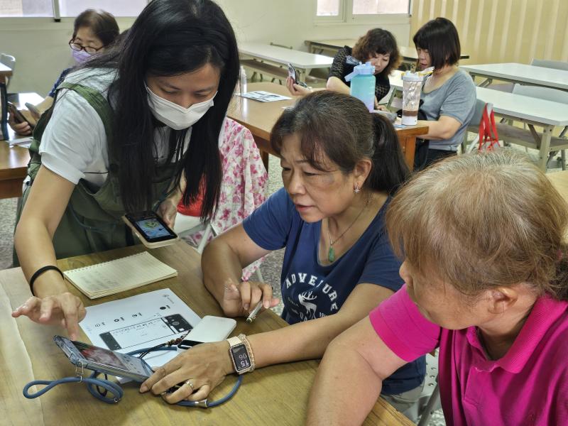 老師解決學員遇到的瓶頸。