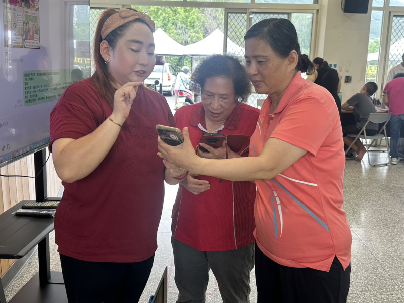 講師指導學員操作AI工具