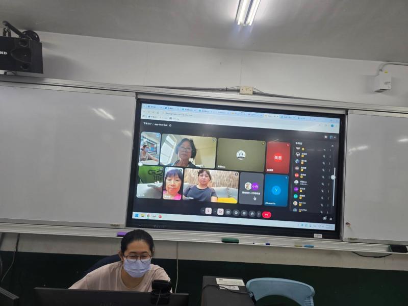 認真上課的學員們
