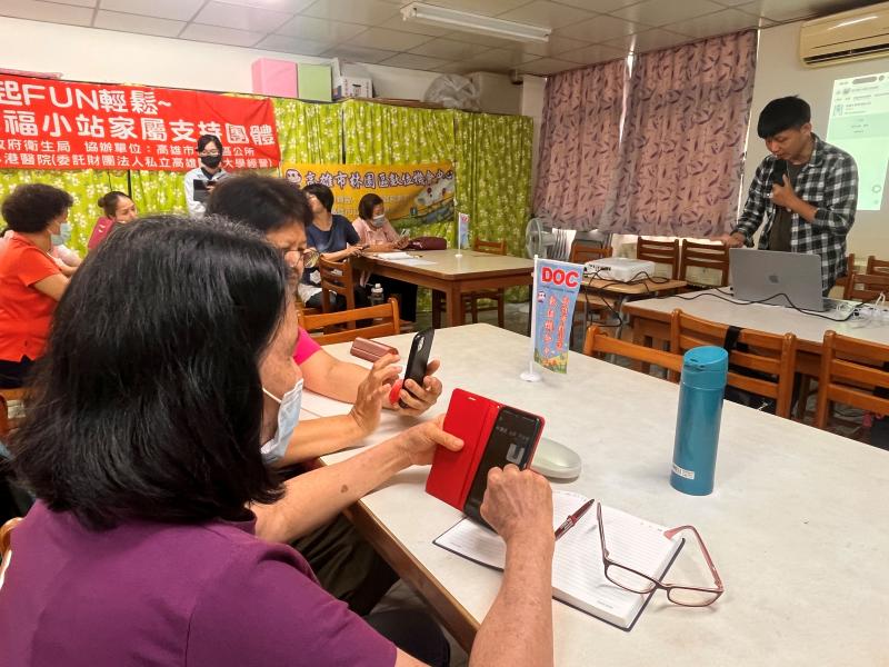 新住民學員學習讓學員建立「善用科技、解決問題」的觀念。