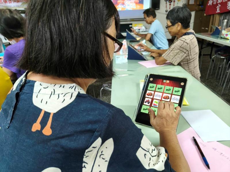 下載APP,使用平板玩遊戲