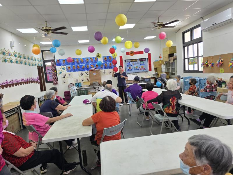 助理宣導防詐基本防範常識。