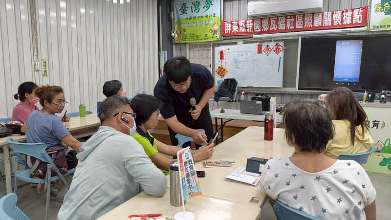 講師教導學員操作