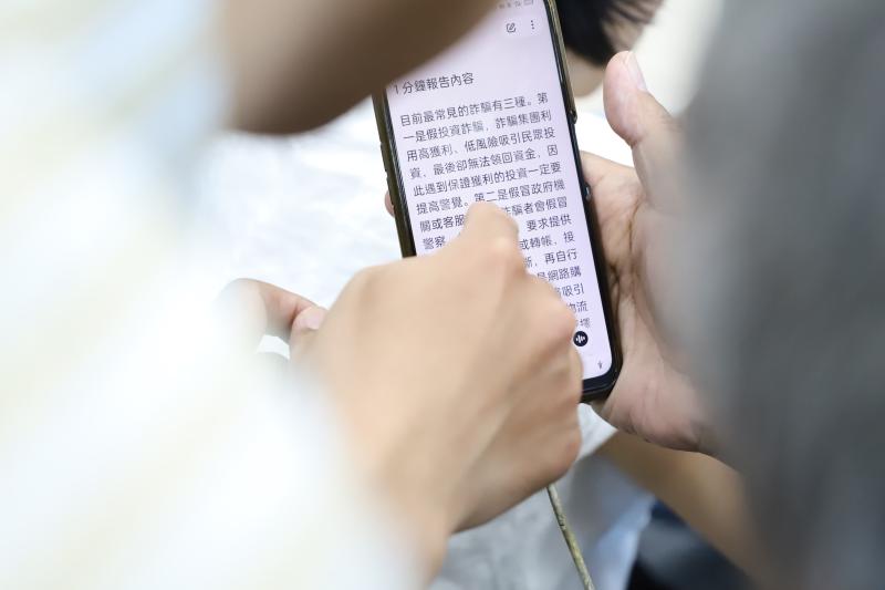授課老師帶領學員一起學習如何運用各類AI工具,提升工作效率與內容產出能力