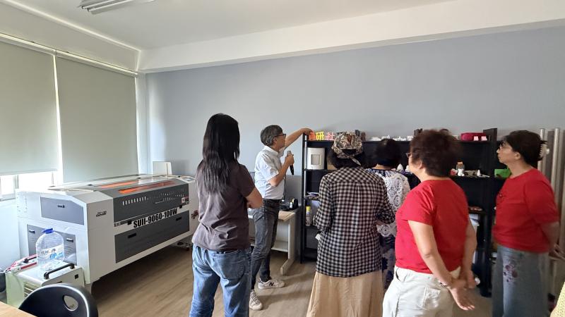 不同的創意中獲得許多靈感。即使遇到版面配置或雕刻參數需要調整，也在老師的協助下順利完成作品