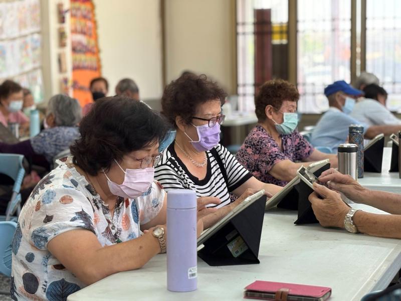 學員實際操作iPad