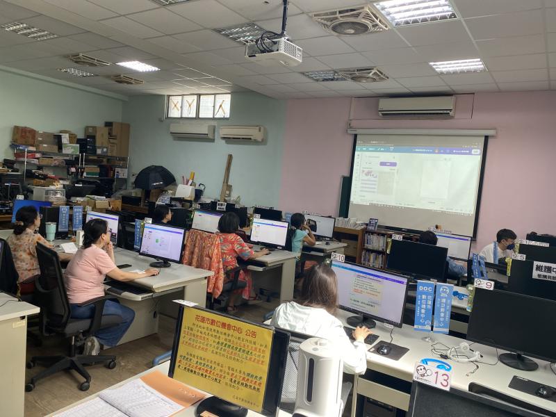 即使多數學員為首次接觸相關工具,仍能在老師的引導下逐步掌握操作技巧,順利完成自己的作品。