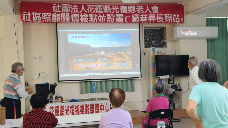學員享受K歌