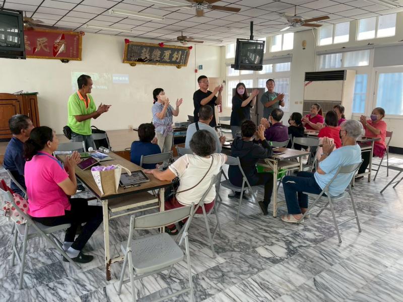 讓科技成為社區學員們，生活中的智慧好幫手。