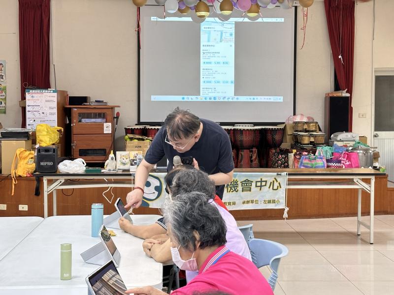 跟著老師的示範學習如何操作Google地圖