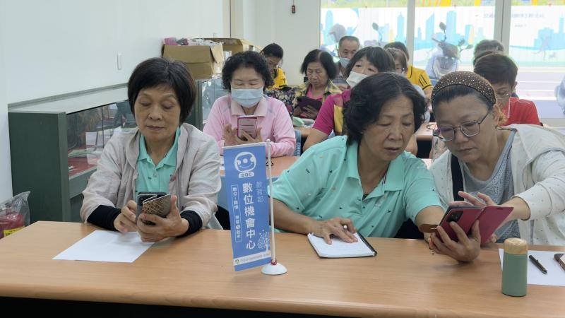 學員通過實際演練來加深印象