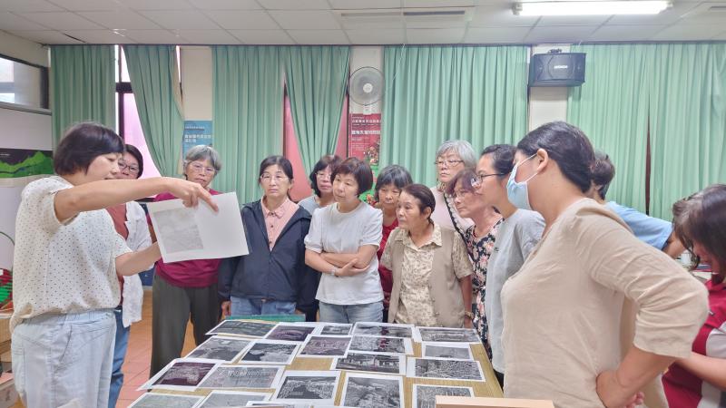 講師分析及講解學員所做的負片