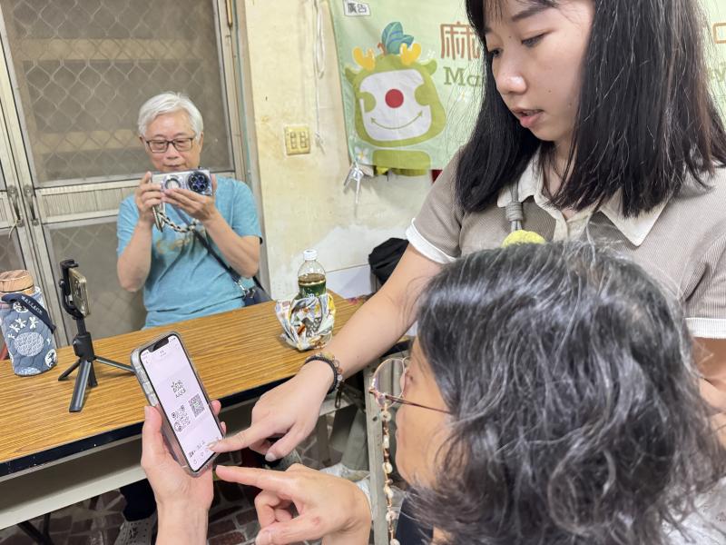 設計專屬胸章
