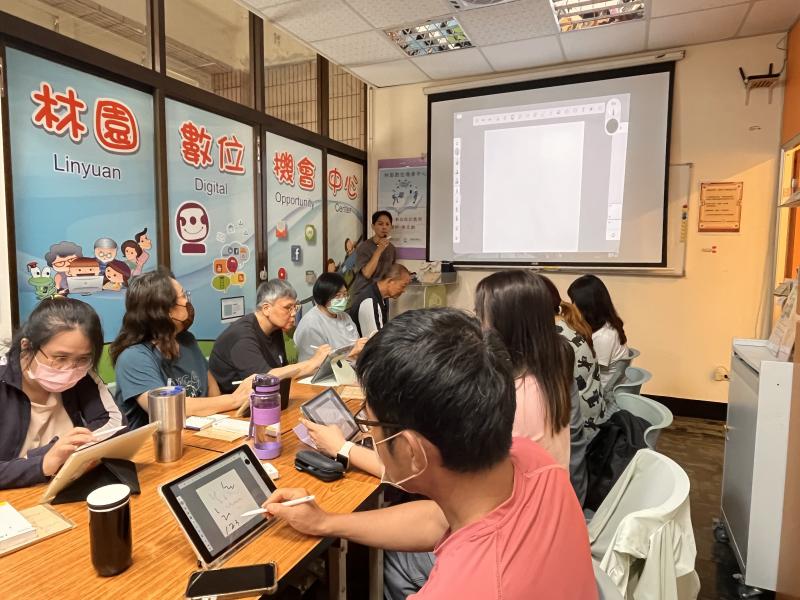學員起初對筆觸控制與繪圖操作感到陌生,但在講師耐心引導與反覆練習下,逐漸掌握技巧。