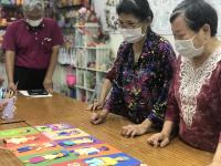 【苗栗縣政府新聞】《頭屋 DOC》數位機會中心好學習 — 繪畫開啟色彩人生　自畫像勾勒真實樣貌