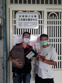 作家廖玉蕙慨捐10萬元支援偏鄉設備需求