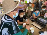 用數位建立代間學習基地，學童陪伴長者學習數位