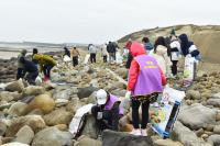 【苗栗縣府新聞】數位機會中心好學習 — 齊心淨灘守護出水海岸  AR 實境解謎認識苑裡