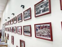 手機翻拍老照片：車城DOC助長輩留住青春記憶